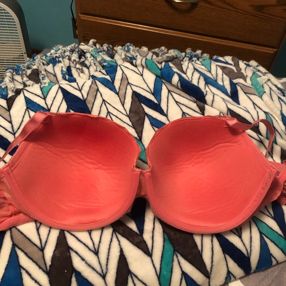 Victoria’s Secret Bra - Picture 2 of 4